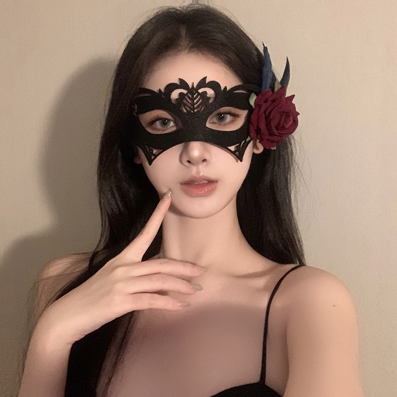 Gothic Half-Face Masquerade Eye Mask with Black Snake Medusa Design - Image 2