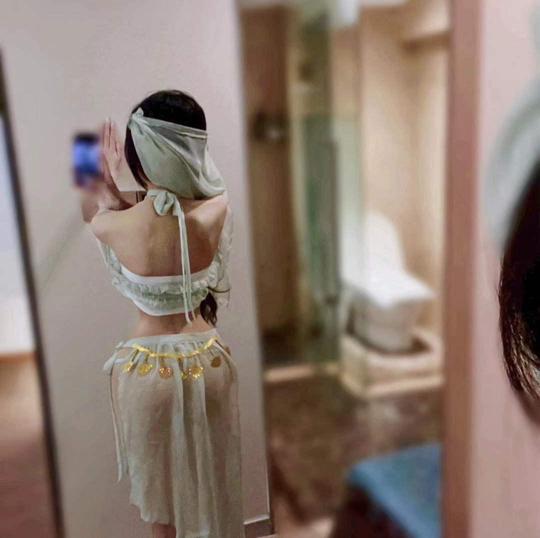 Court Pure Desire Hanfu Lingerie Set with Veil, Bandeau, Skirt and Panties - Image 4
