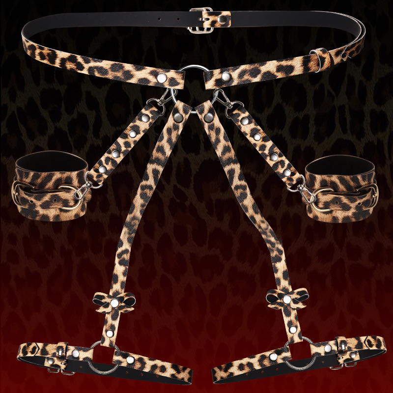 Jiuai SM Restraint Set Leather and Metal Handcuffs for Couples - Image 4