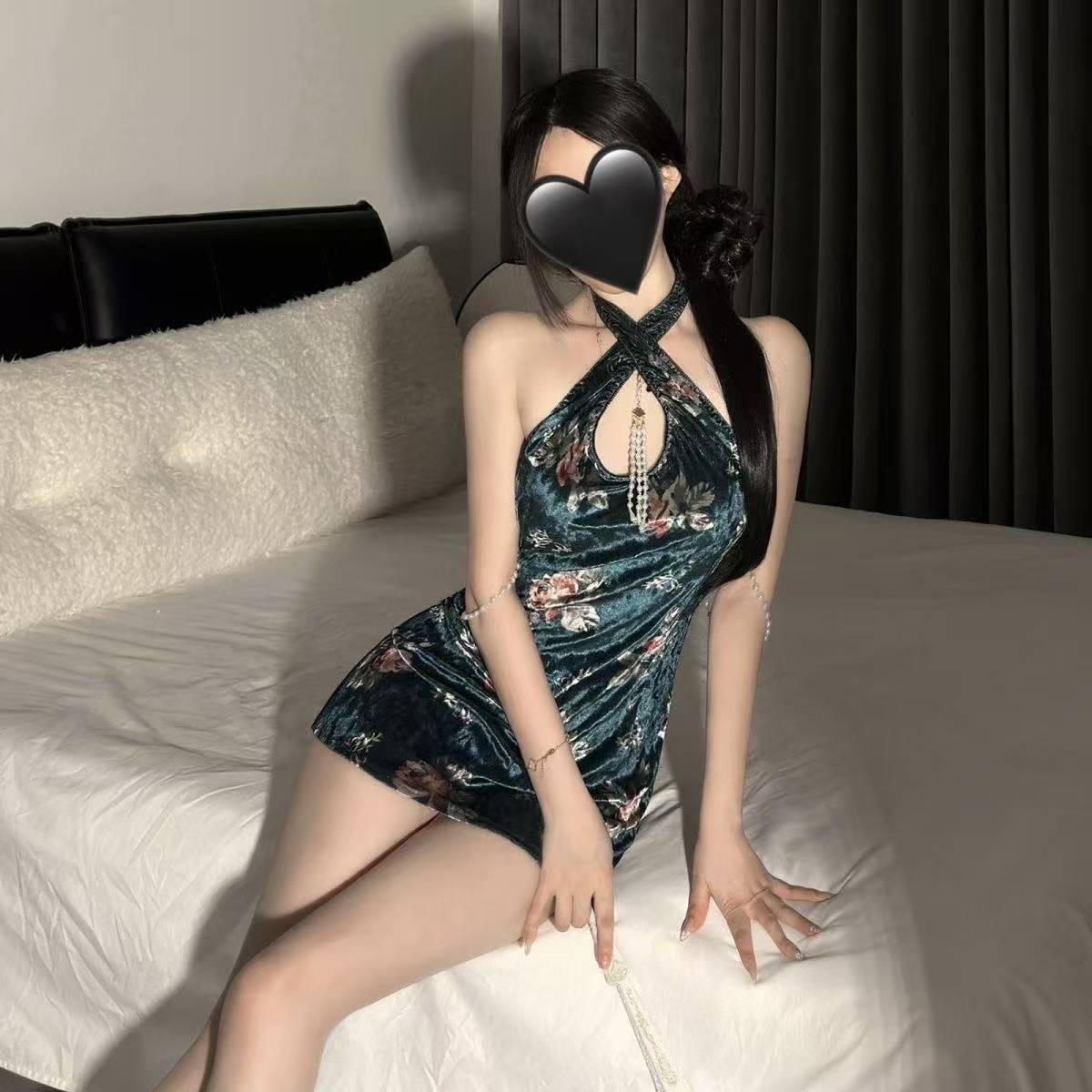 Chinese-Style Cheongsam Suspender Dress with Halterneck and Hip-Hugging Cut - Image 3