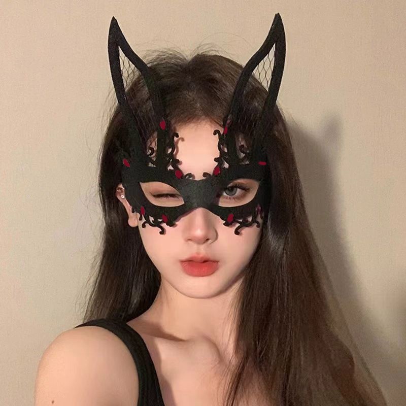 Gothic Half-Face Masquerade Eye Mask with Black Snake Medusa Design - Image 4