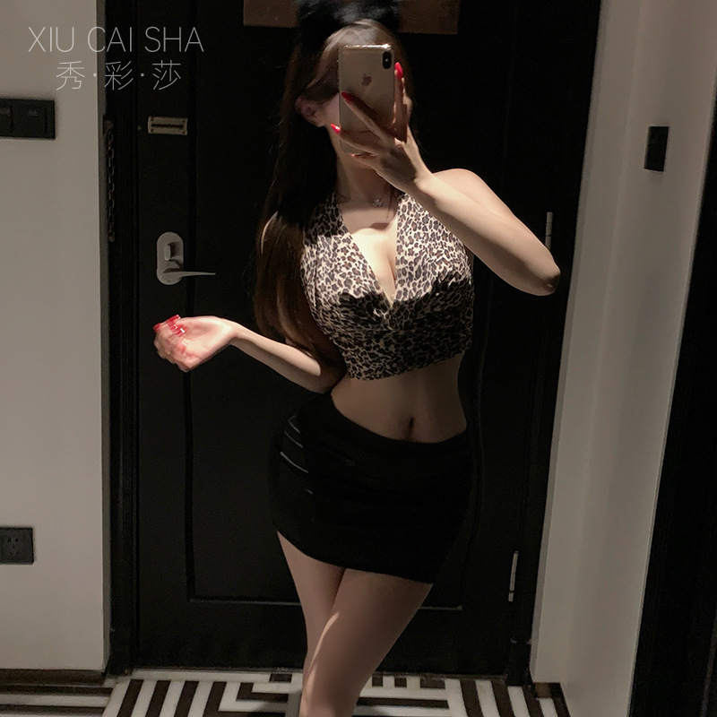 Xiuaisha Sailor-Style Student Roleplay Lingerie Set with Lace-Up Top, Skirt, Panties, Gloves and Leopard Stockings - Image 2