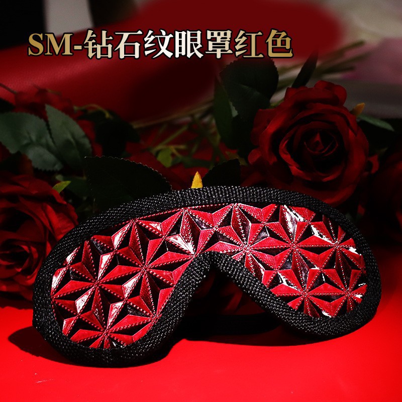 SM Diamond-Pattern Bondage Set with Metal Alloy Handcuffs and Leather Blindfold - Image 4