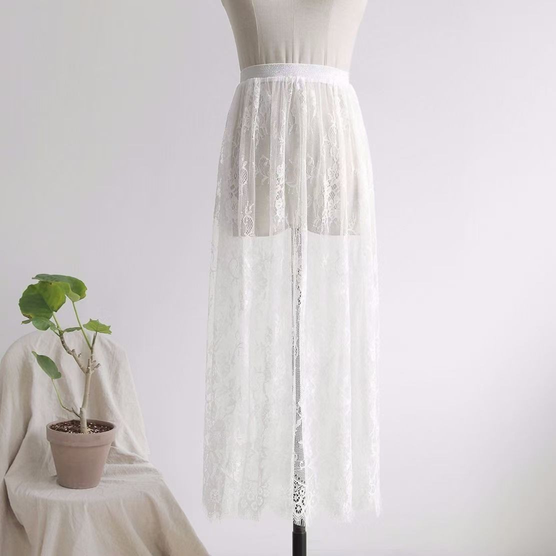 White Lace Cheongsam Set with Petticoat, Mesh Half-Skirt and Black Underdress - Image 4