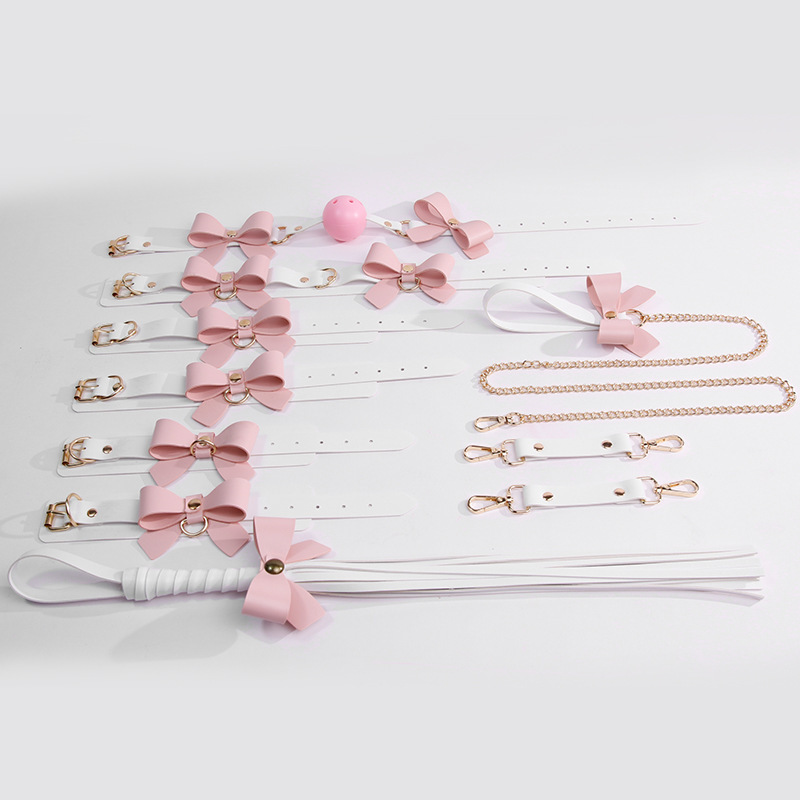 SM Bondage Kit with Nipple Clamps, Handcuffs and Auxiliary Accessories - Image 5