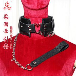 Soft-Faced Bondage Collar and Bed Restraint Set with Metal Clips, Red