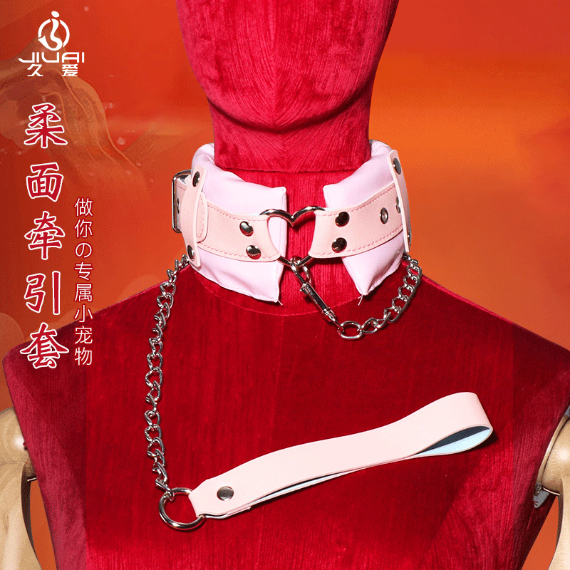 Soft-Faced Bondage Collar and Bed Restraint Set with Metal Clips, Red - Image 3